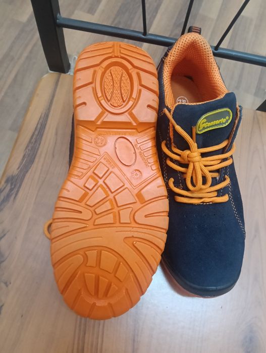 Bocanci muncă cu bombeu