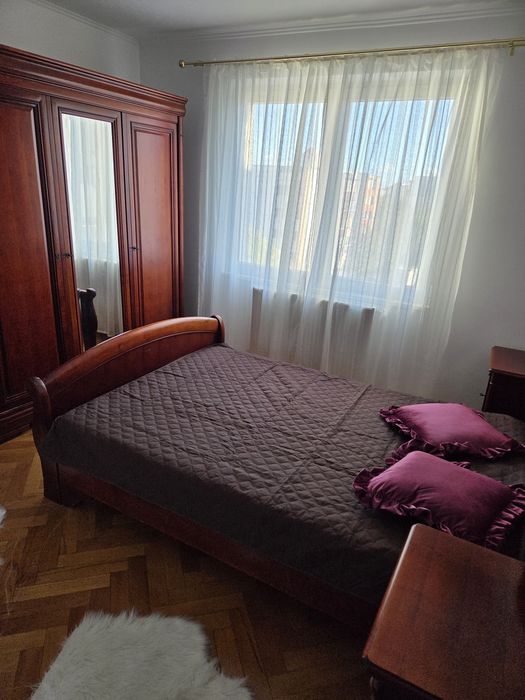 Închiriez apartament cu 3camere
