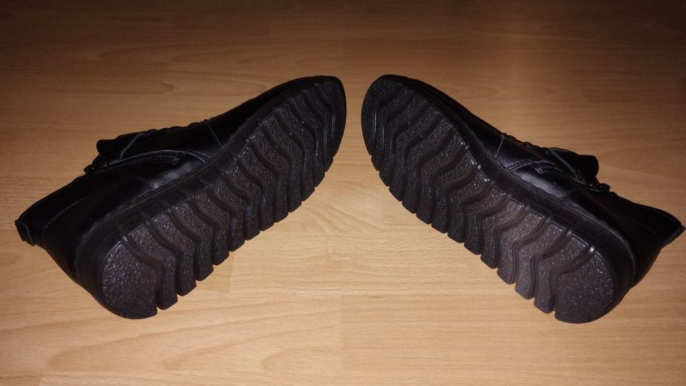 Ghete de dama noi, mărimea 40