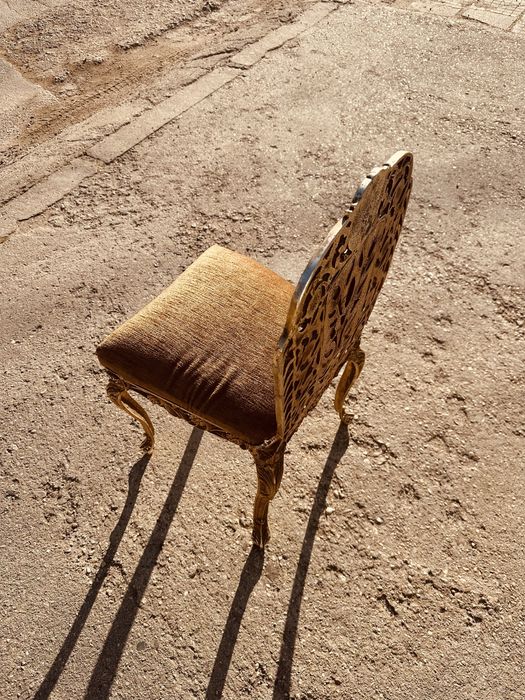 Луксозен бароков стол – метална рамка, златисто покритие, кадифе