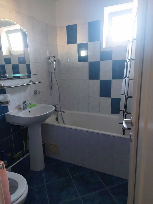 Inchiriez apartament cu 3 camere in Crangasi