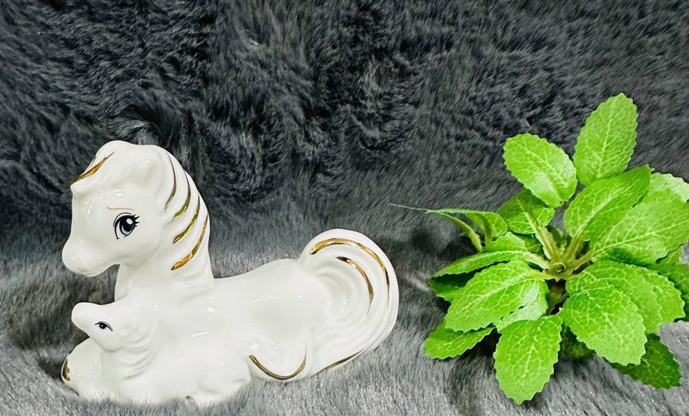 Статуэтка Лошадь фарфор