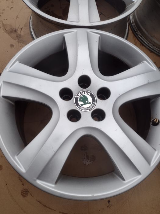 Оригинални 16-5х100 ЕТ42 6.5j Шкода Октавия 1