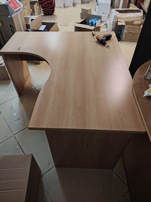 Продам два офисных стола