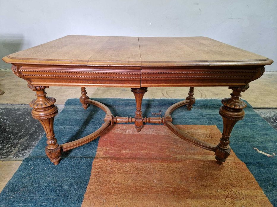 Антикварна резбована трапезна маса от късният викториански период