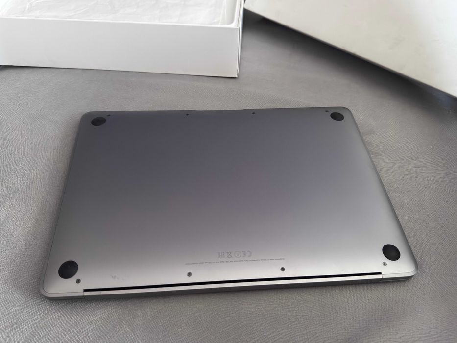 MacBook 12” A1534 (2016) – 8GB RAM / 256GB SSD