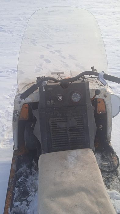 Снегоход буран на хорошем ходу