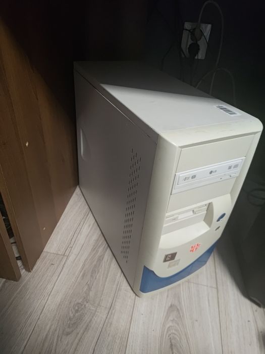 PC Retro Windows 98/DOS întreținut