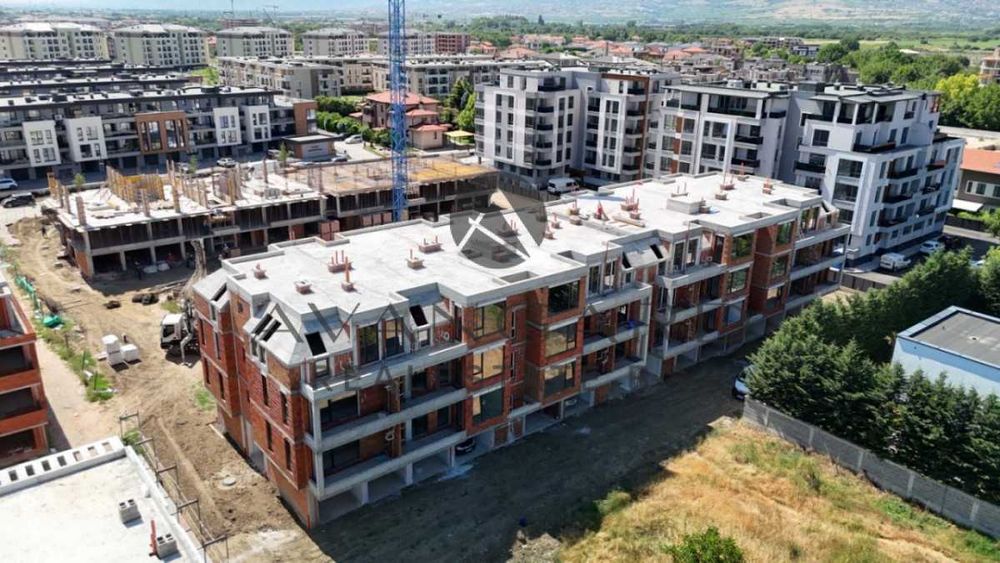 Продава се Тристаен апартамент в Пловдив, Остромила - 122 кв.м за 1234 €/кв.м - Снимка #1