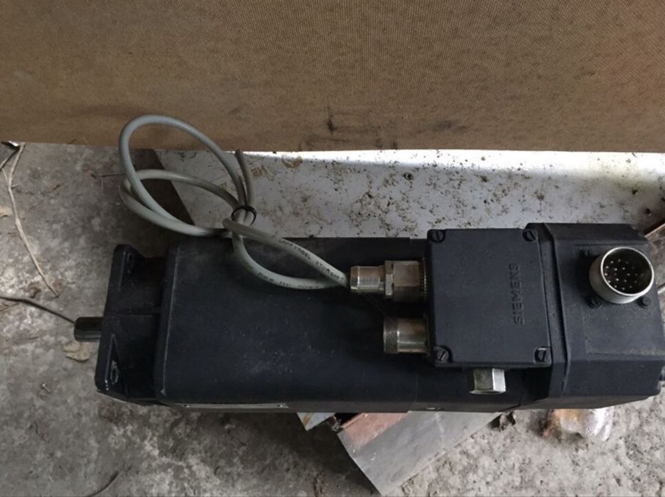 АС серво двигател SIEMENS и Fanuc