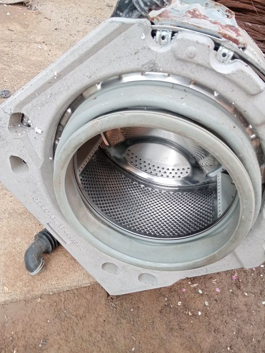 Продам барабан с двигателем от стиральной машины Индезит