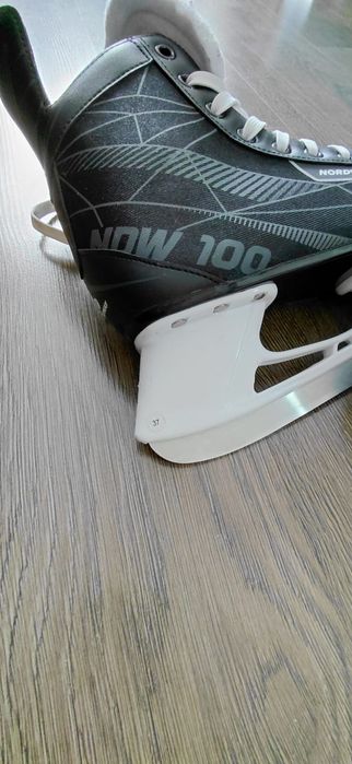 Коньки хоккейные