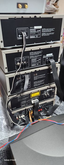 Sistem Universum complet cu sateliți Surround și telecomandă