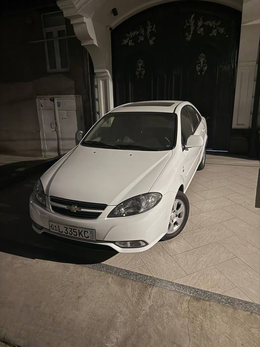Oq Gentra sotiladi