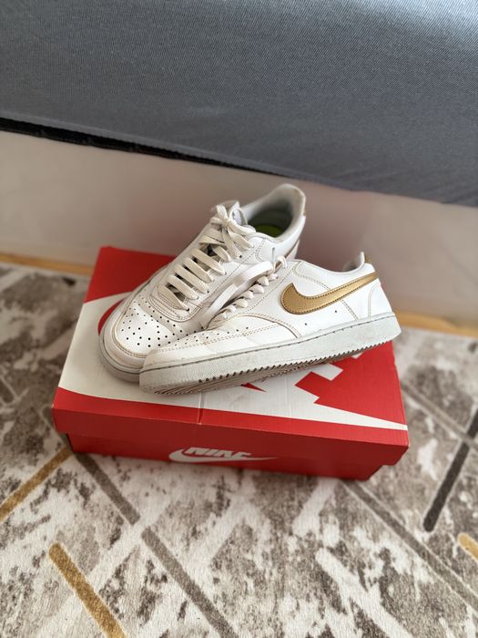 Маратонки на NIKE