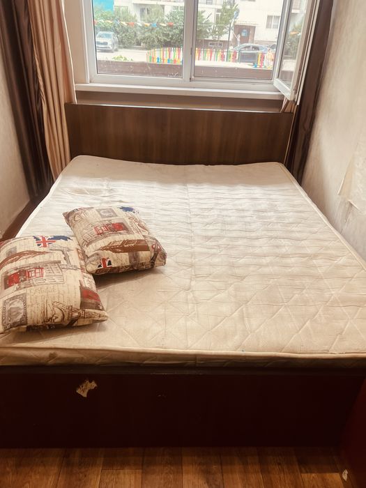 Продам 2-спальную кровать с матрасом