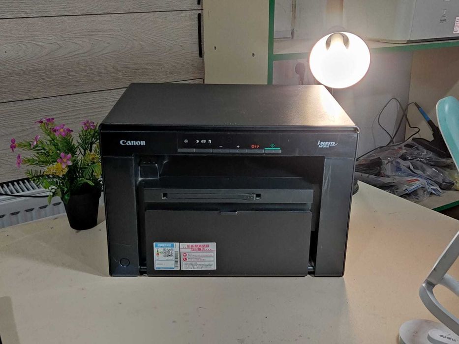 Принтер Три в Одном Canon 3010 МФУ почти новый