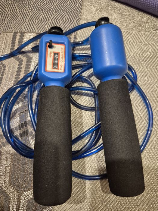 Скакалка резиновая