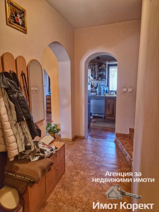 Имот Корект продава обзаведена Двуетажна Къща, с. Боянци, обл. Пловдив