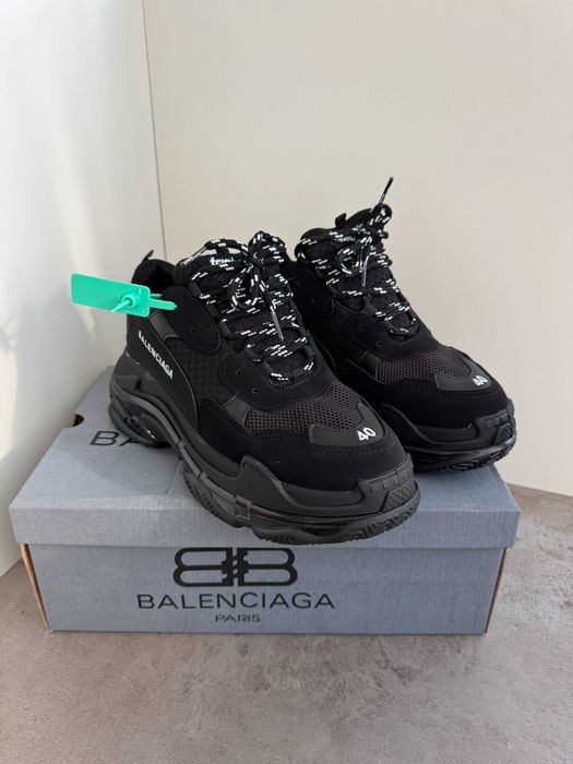 Adidași BALENCIAGA Triple S, Unisex, NOI - Cu Cutie / Accesorii