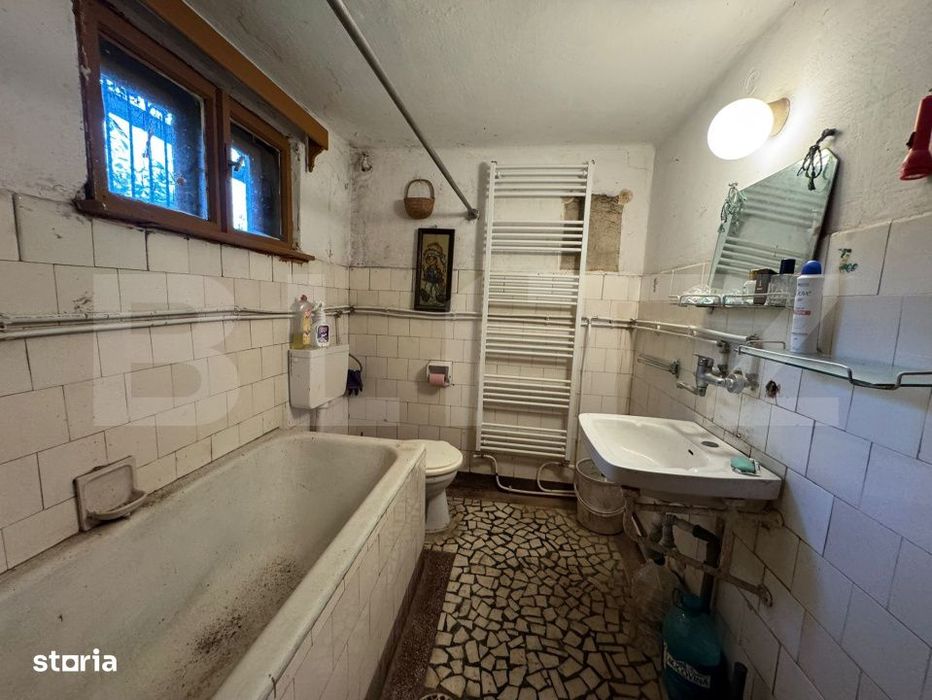 Casa cu 4 camere, 170mp si teren de 1488mp in MANERĂU