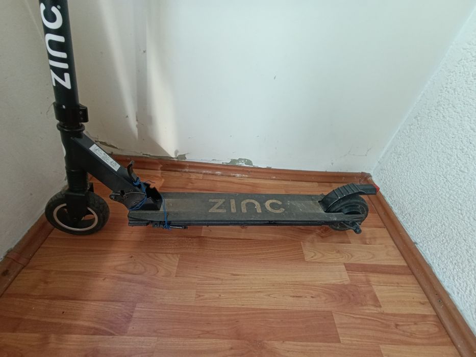 Vand trotineta electrica 200 RON
