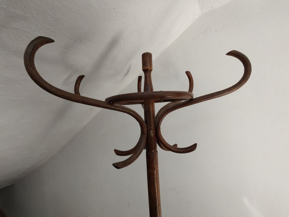 Дървена закачалка