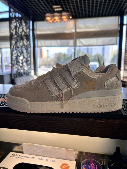 Кроссовки adidas 39-40 размер