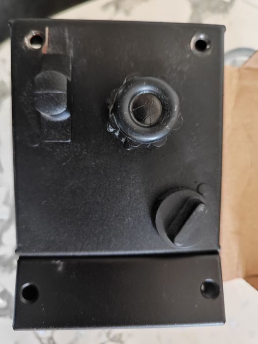 Замок накладной на дверь.