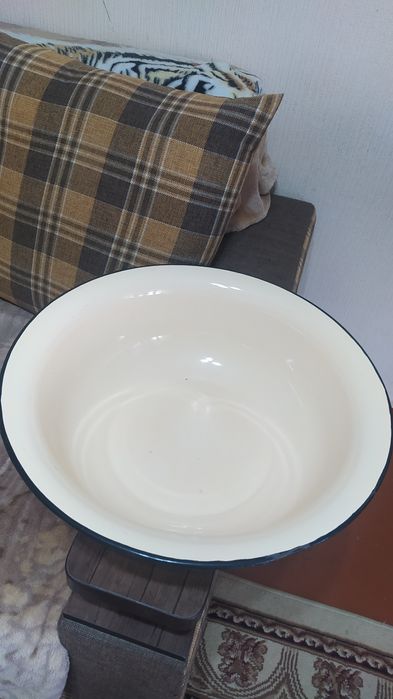 Эмалированный таз