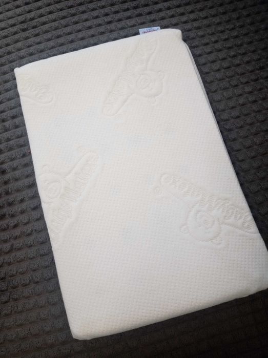 Олекотена завивка за бебе + ортопедична възглавница