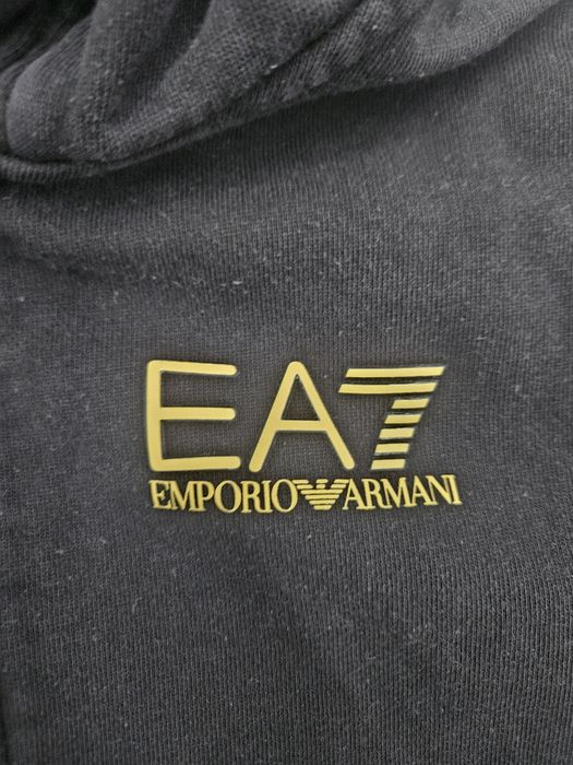 Екип Emporio Armani