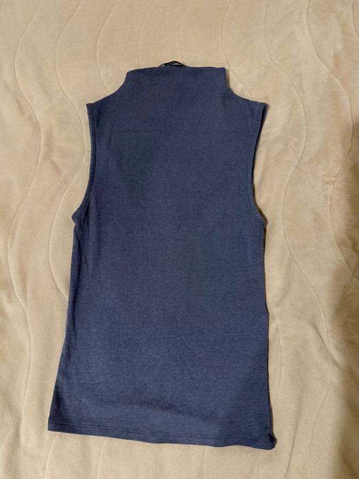 Синьо поло без ръкави