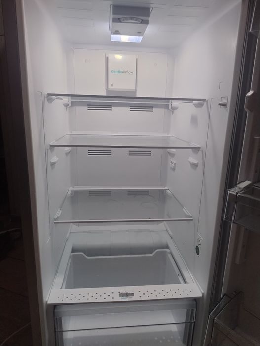 Vând frigider Sharp