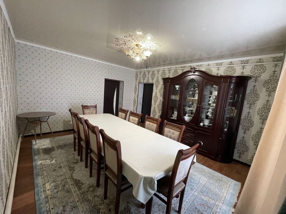 Стол и стулья в отличном состоянии