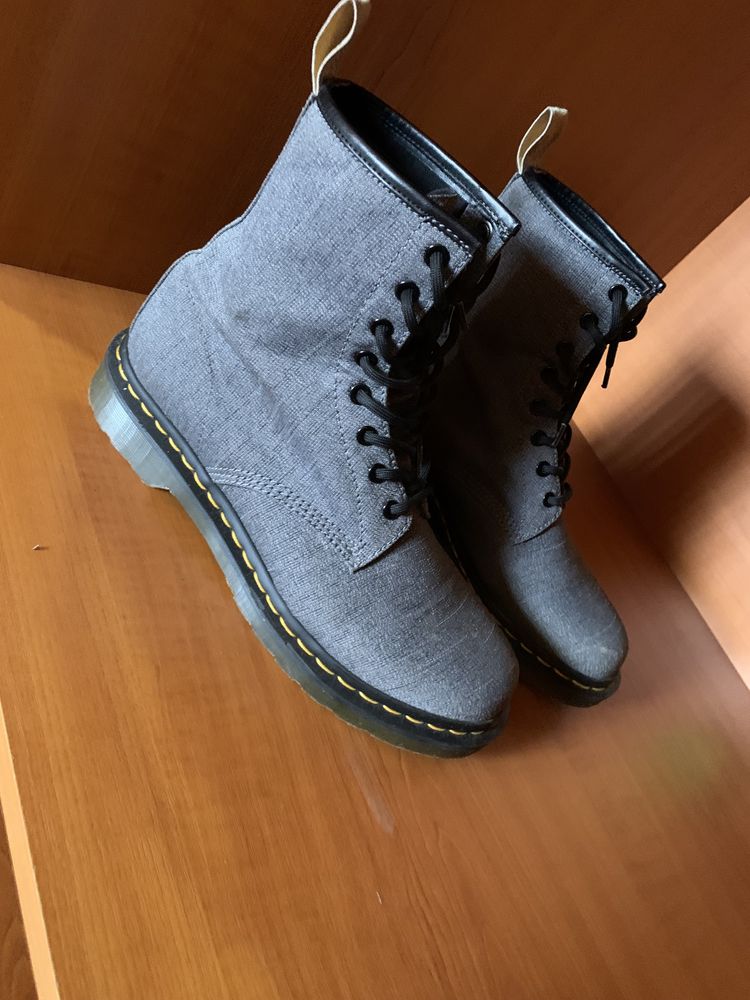 Dr martens best sale vegan castel