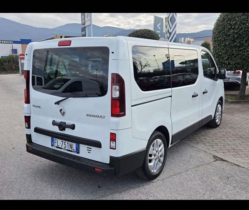 Inchiriere microbuze/ furgoane 8+1 locuri