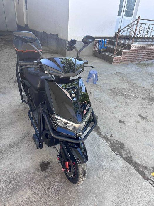 Skuter (scooter) sotiladi