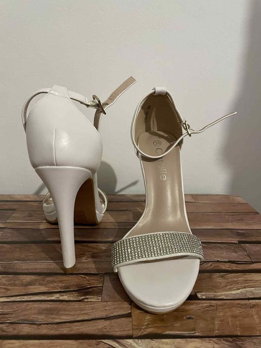 Sandale albe elegante