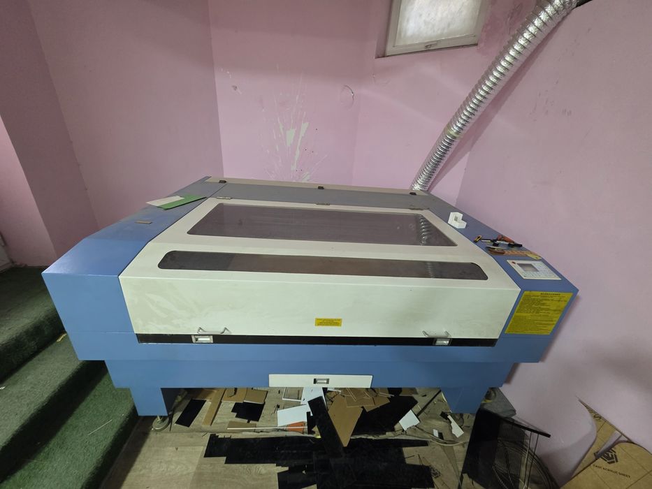 Lazer stanok 140x 100 sotiladi