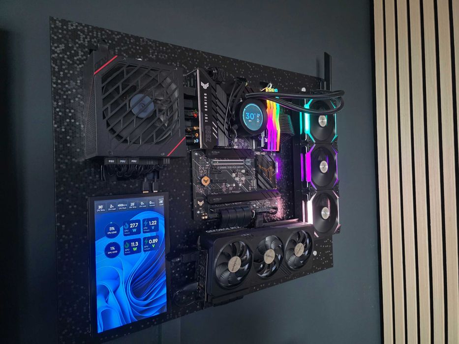 PC Gaming Wall Build Custom RTX 4070 SUPER / i5 12600KF / NZXT Kraken / Lian Li / Display + Wireless Power