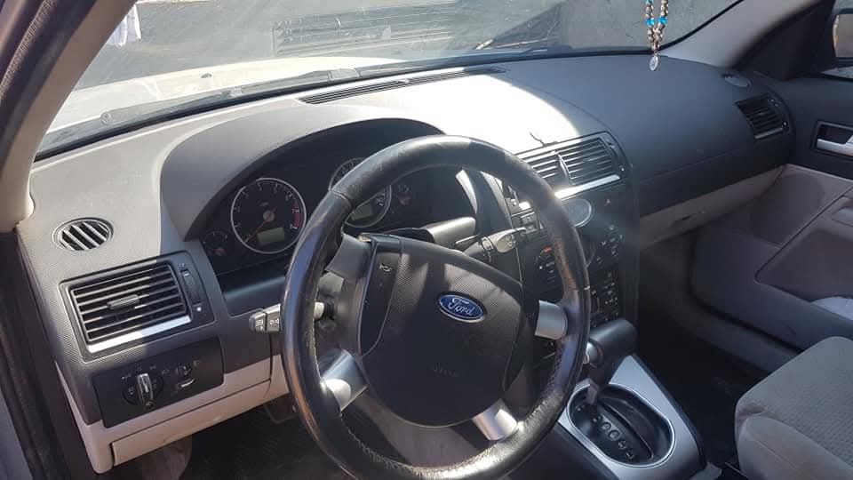 Vând sau dezmembrez