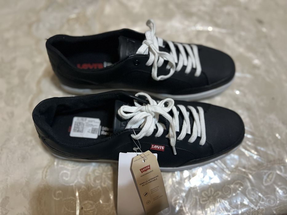 Levi’s мужские кроссовки — новые, оригинал
