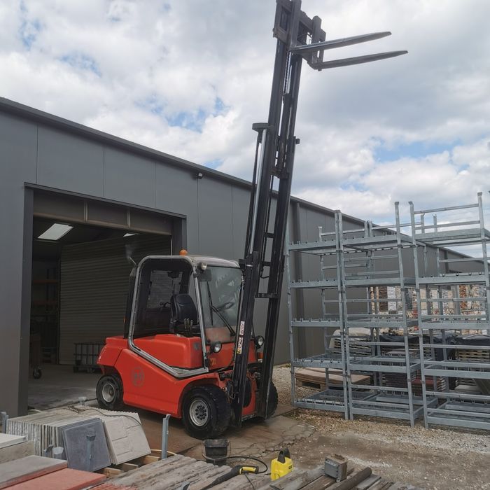 Продавам газокар БТ 3,0 тона, мачта триплекс