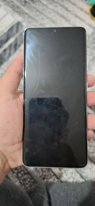 Vând sau schimb 2 telefoane s22 5g si 21 ultra5G