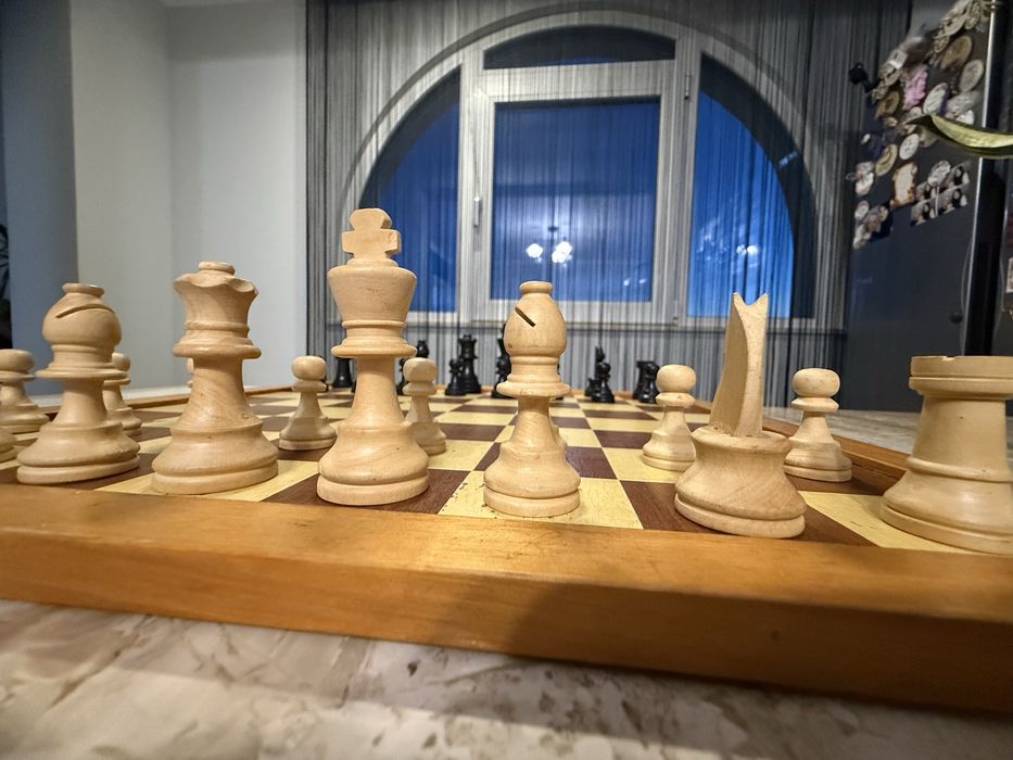 Винтидж комплект шахматна дъска и фигури (Made in Holland)