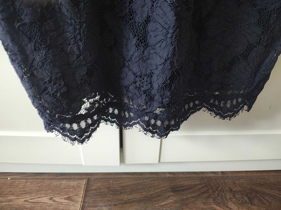 Тъмно синя дантелена рокля H&M