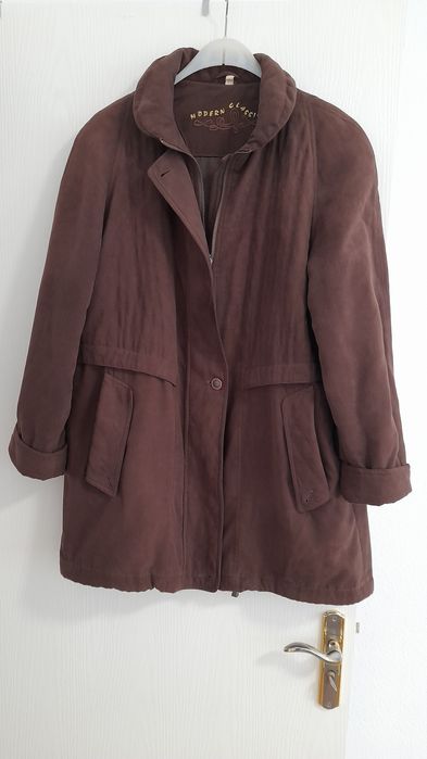 Vind scurtă damă,în stare foarte bună.