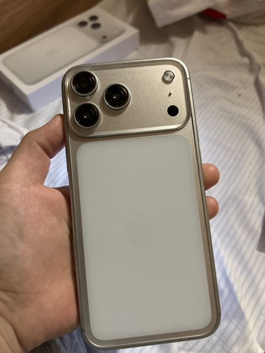 17po max(андроид)новый зарядчик есть