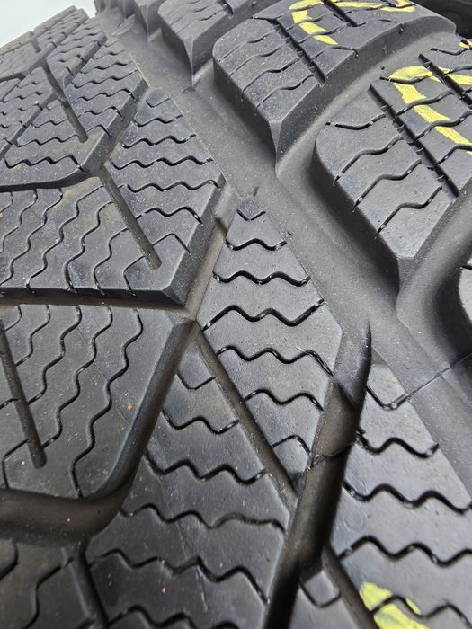 225 50 17 pirelli m+s CA NOI